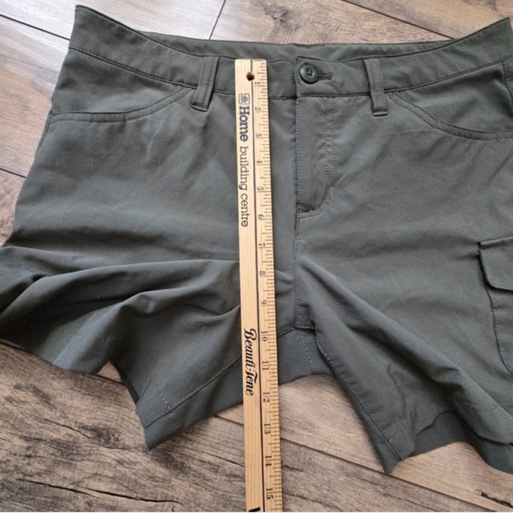 Eddie Bauer Olive Green Womens Size 10  Cargo Shorts  Polyester  Spandex - Picture 5 of 10
